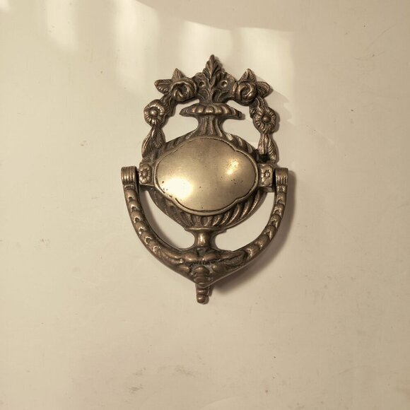 7.5" x 5" Brass Doorknocker Vintage, French Floral Style and beautifully made. - Picture 1 of 7